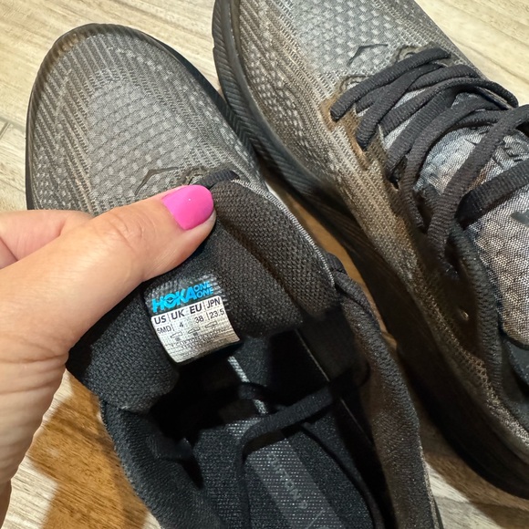 HOKA! - Picture 3 of 6